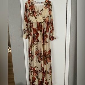 Ladies long sleeve maxi dress.